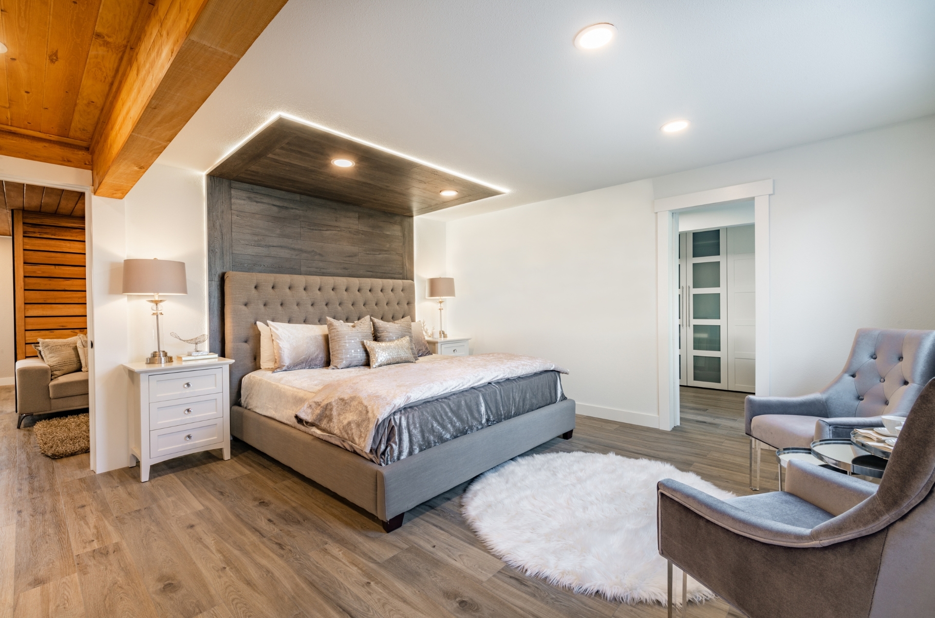 Full Home Staging vs Partial Home Staging: modern bedroom with neutral décor, elegant furniture, and professional styling for real estate appeal.